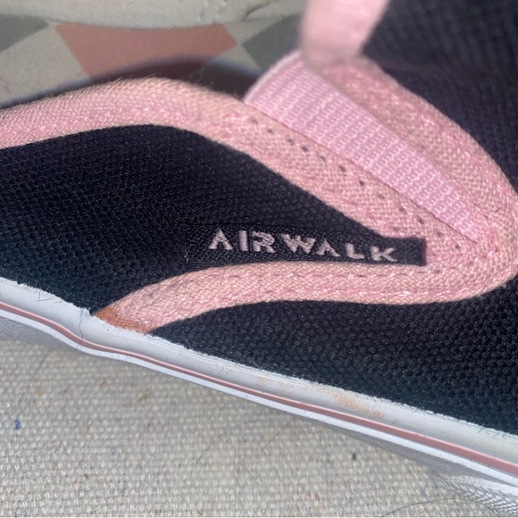 Airwalk Womens slip on show.  Used but Great condition.  SZ 8 - Picture 2 of 5